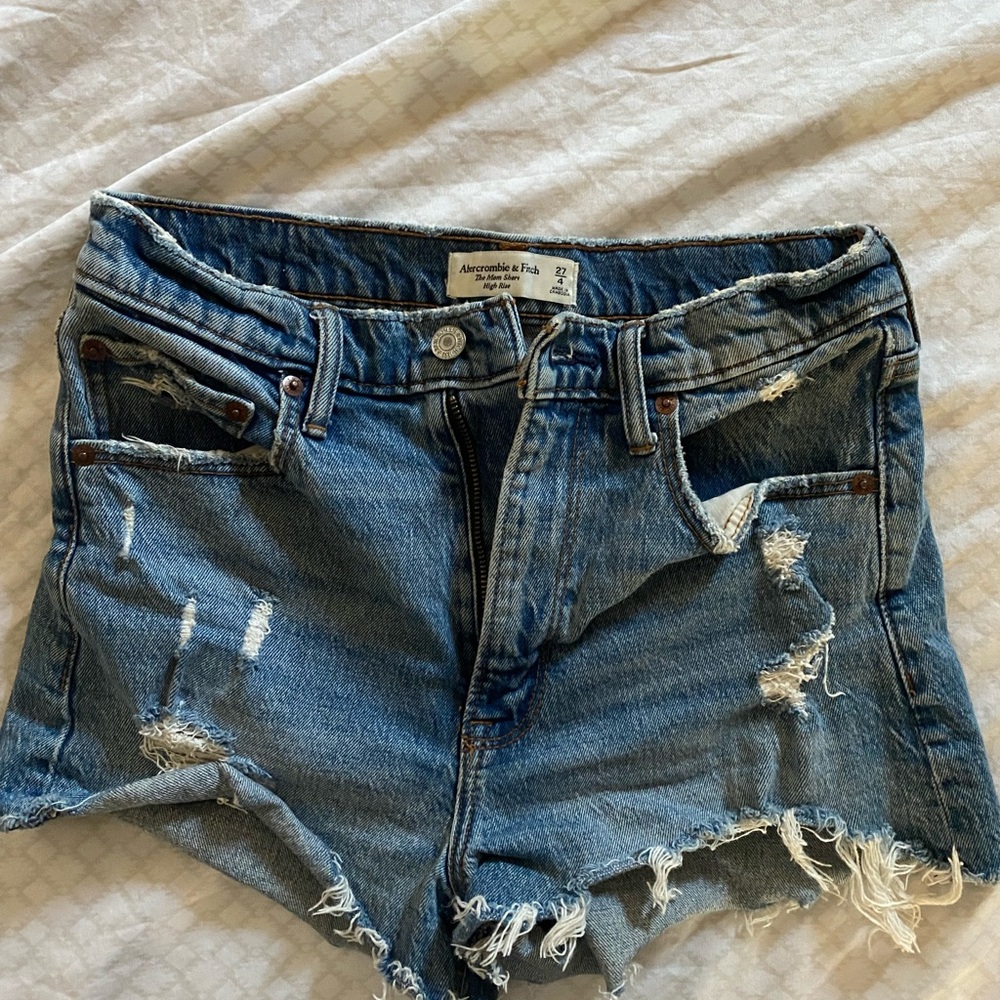 Abercrombie & Fitch ‘The Mom Short’ high rise
